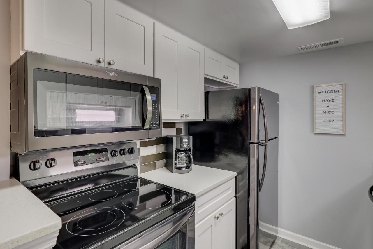 #111 Elaborate Condo Ideal Location 2Brm/2 Parking Hilton Head Island Bagian luar foto