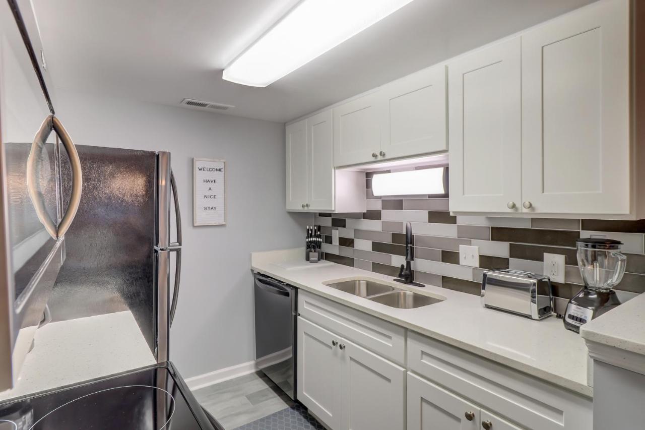 #111 Elaborate Condo Ideal Location 2Brm/2 Parking Hilton Head Island Bagian luar foto