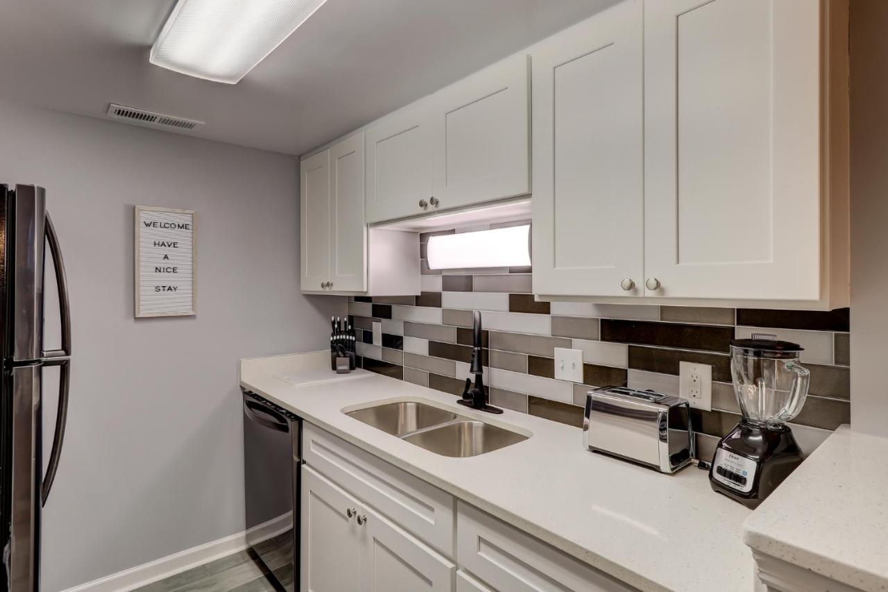 #111 Elaborate Condo Ideal Location 2Brm/2 Parking Hilton Head Island Bagian luar foto